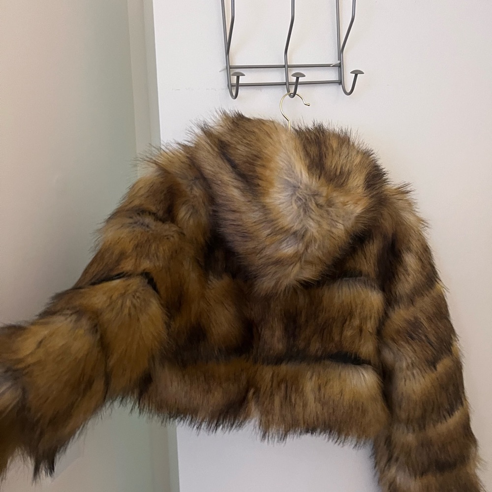 Faux fur crop jacket🔥